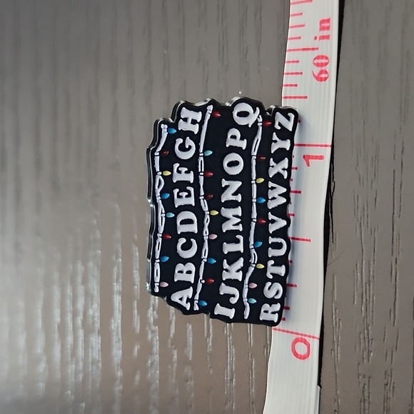 Stranger Things Enamel Pin - Picture 3 of 4